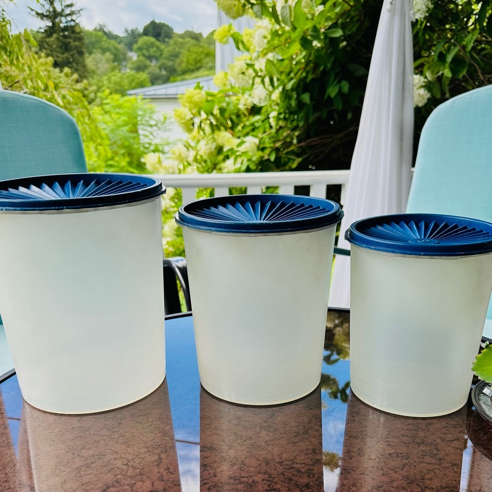 Vintage TUPPERWARE 3 pc CANISTER Set